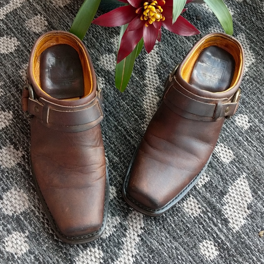 Frye harness mule